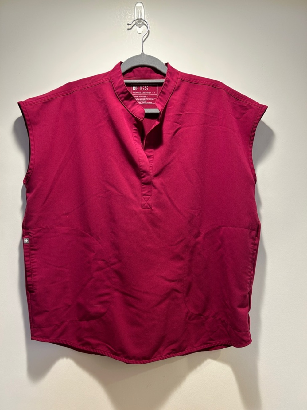 FIGS Women's Rafaela scrub top, dark magenta (PO 2189)